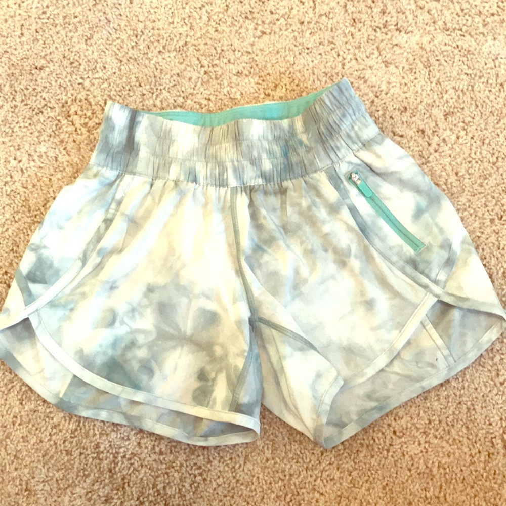 Lululemon Blue and White Tracker Short V